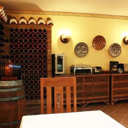 Отель Maria Cristina 2*